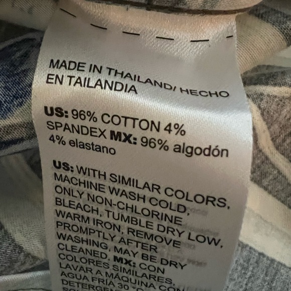 Chico's No Iron Shirt in Nettle Leaf - Picture 5 of 6